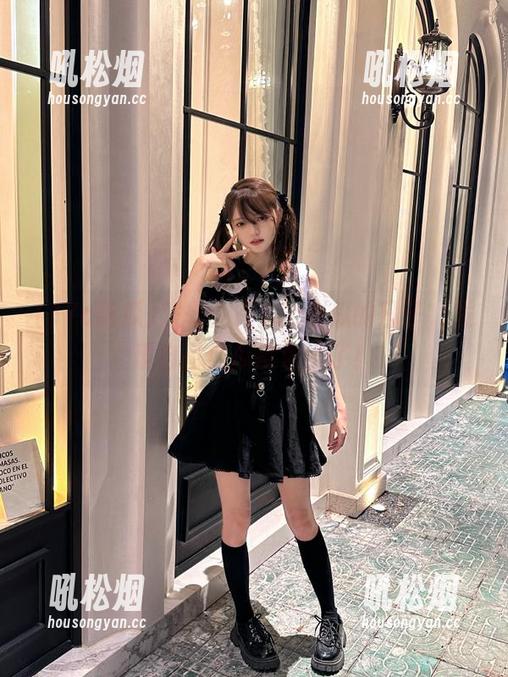 17c吃瓜 发布:在17c吃瓜的日子,发现自己被瓜皮包围了!