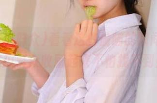 看看这些偷瞄的瞬间，91吃瓜群众收藏起来不怕找不到！