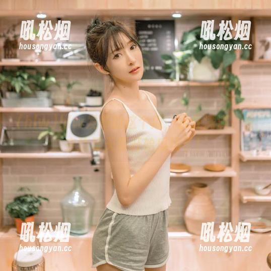hlw发布的这个瓜，水分满满，看来这夏天要开始瓜场了！