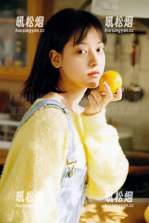 黑料社揭秘瓜田仙子新入口，居然连门外小猫都在实时吃瓜，看得我心痒痒！